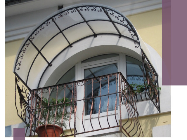 Козырьки над балконом в Новосибирске — изготовление и монтаж