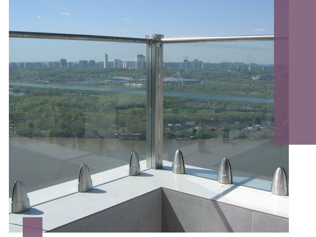 Стеклянные парапеты премиум класса в Новосибирске для домов и бизнесов