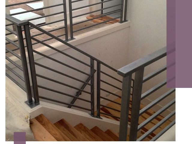 Изготовление поручней из металла и дерева в Новосибирске